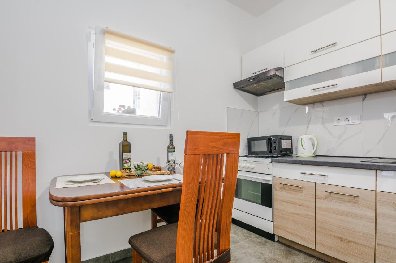 Lovely Apartment M&K In Peaceful Area - Zadar Extérieur photo