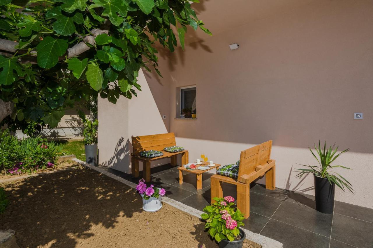 Lovely Apartment M&K In Peaceful Area - Zadar Extérieur photo